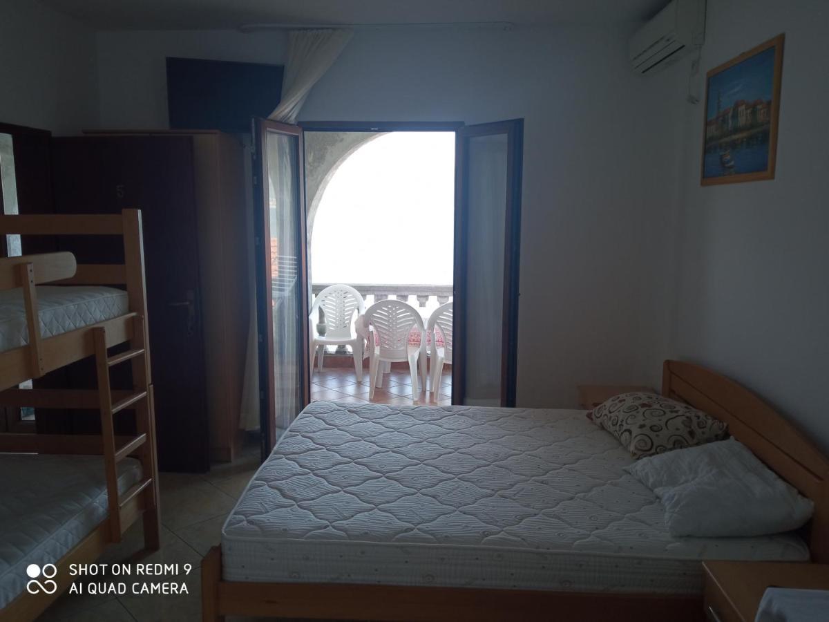 Apartments Petrovic 티바트 외부 사진