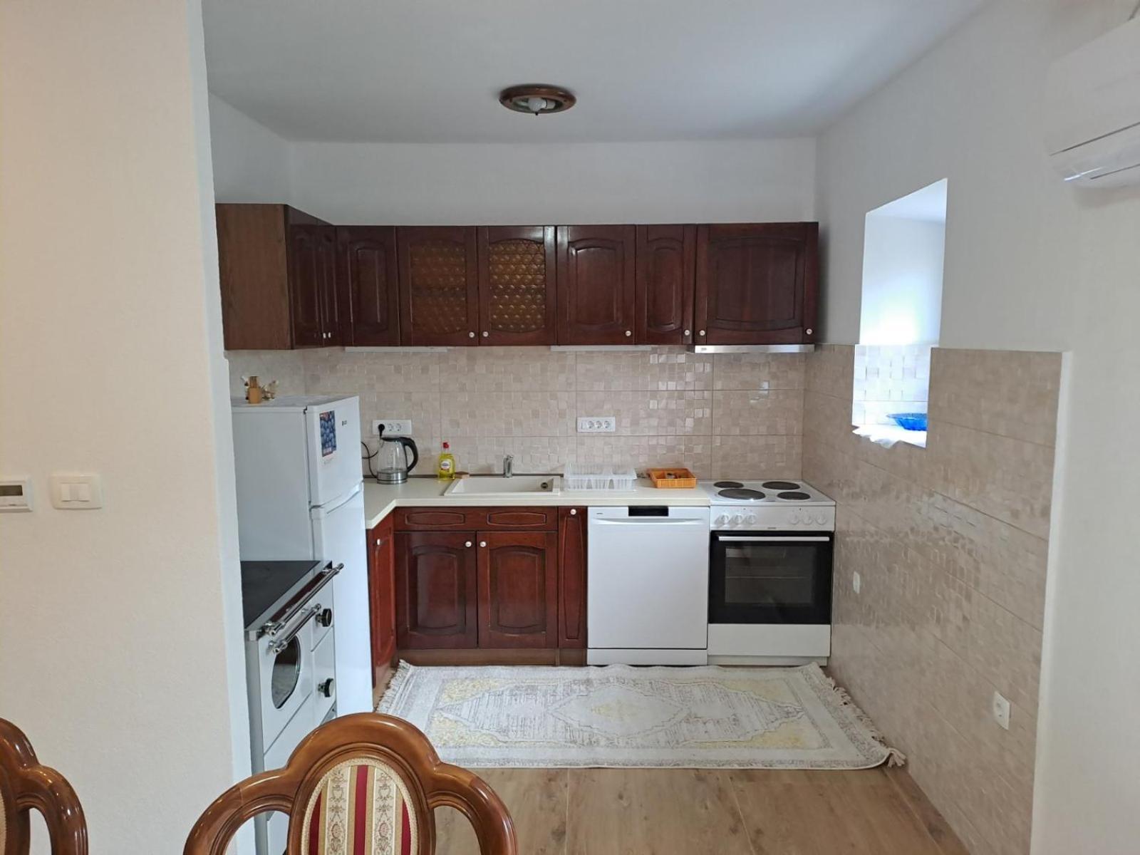Apartments Petrovic 티바트 외부 사진