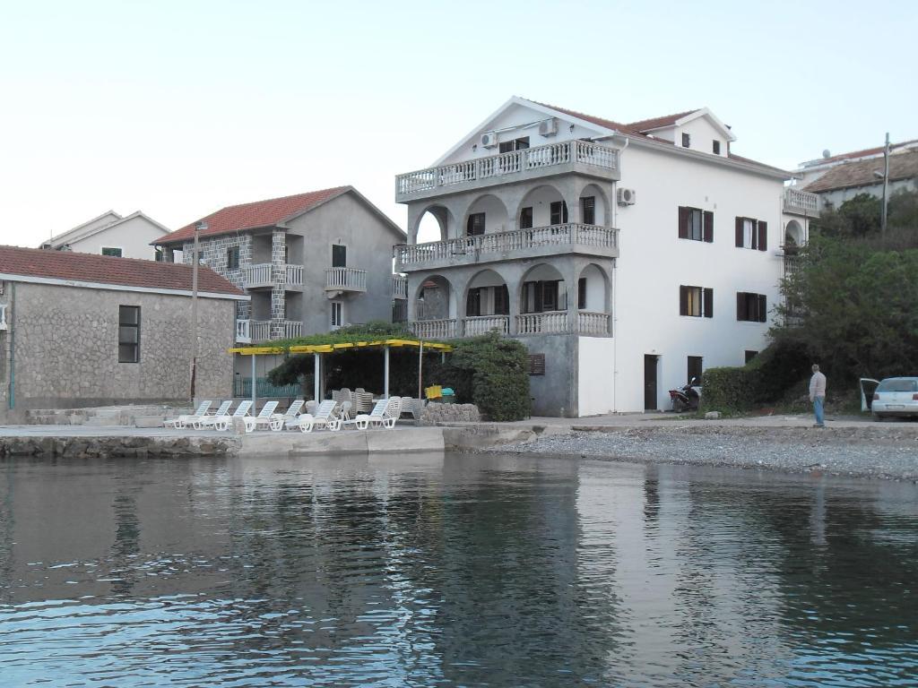 Apartments Petrovic 티바트 외부 사진