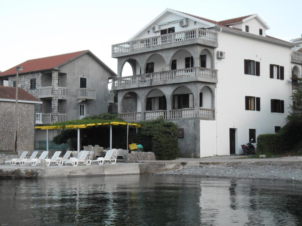 Apartments Petrovic 티바트 외부 사진
